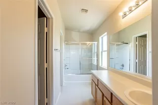 Photo #3: 2407462 Listing