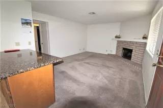 Photo #3: 2407506 Listing