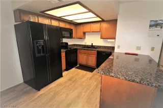 Photo #4: 2407506 Listing