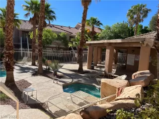 Photo #3: 2407526 Listing