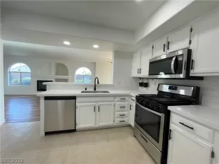 Photo #1: 2407555 Listing