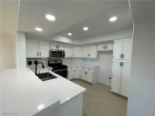 Photo #2: 2407555 Listing