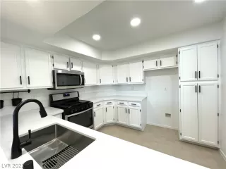 Photo #4: 2407555 Listing