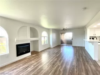 Photo #6: 2407555 Listing