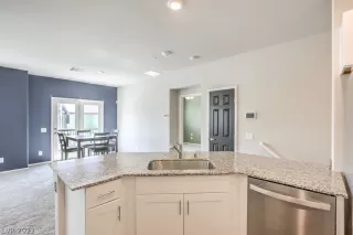 Photo #4: 2407556 Listing 