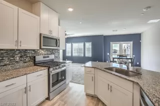 Photo #5: 2407556 Listing 