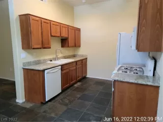 Photo #5: 2407559 Listing 