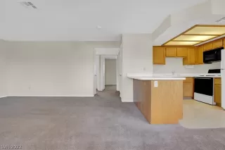 Photo #3: 2407565 Listing