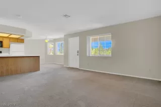 Photo #4: 2407565 Listing