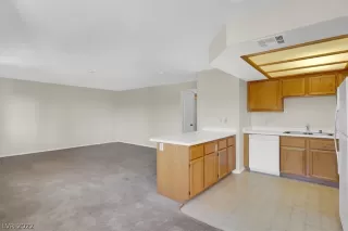 Photo #6: 2407565 Listing