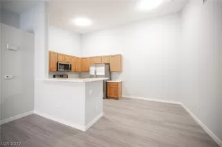 Photo #4: 2407571 Listing 