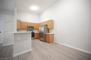 Photo #5: 2407571 Listing 