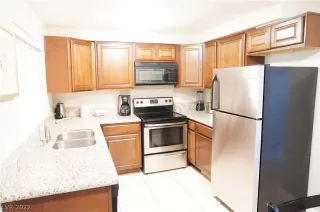 Photo #1: 2407639 Listing 