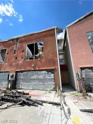 Photo #4: 2407649 Listing 