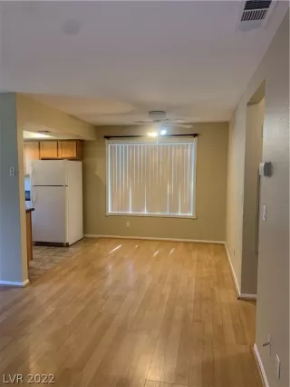 Photo #3: 2407665 Listing