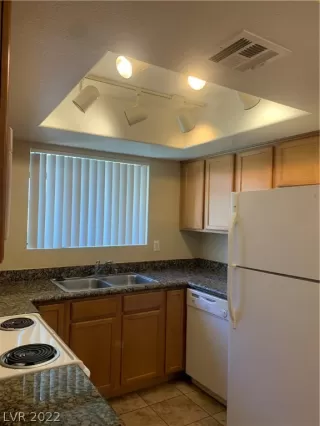 Photo #4: 2407665 Listing