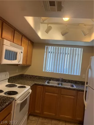 Photo #5: 2407665 Listing