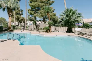 Photo #3: 2407700 Listing