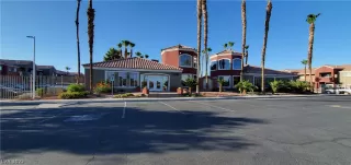 Photo #3: 2407706 Listing