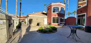 Photo #5: 2407706 Listing