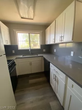 Photo #3: 2407735 Listing 