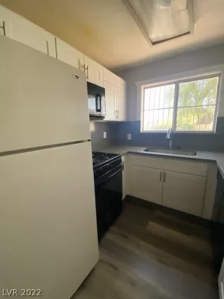 Photo #4: 2407735 Listing 