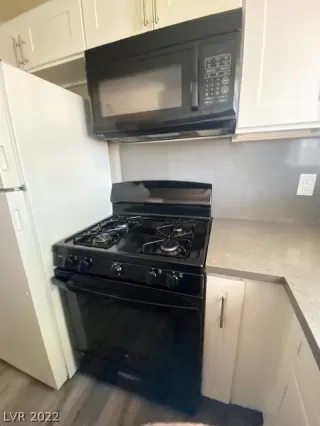 Photo #5: 2407735 Listing 