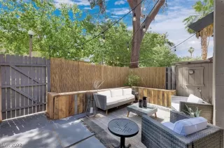 Photo #1: 2407743 Listing