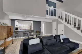 Photo #4: 2407743 Listing