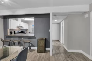 Photo #5: 2407743 Listing