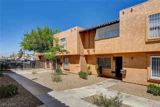 Photo #3: 2407745 Listing