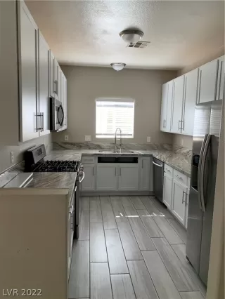 Photo #5: 2407750 Listing 