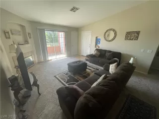 Photo #3: 2407752 Listing 