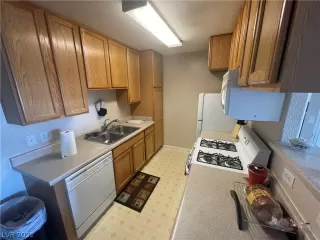 Photo #5: 2407752 Listing 