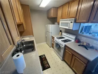 Photo #6: 2407752 Listing 