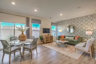 Photo #2: 2407796 Listing 
