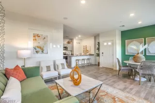 Photo #5: 2407796 Listing 