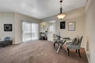 Photo #5: 2407802 Listing 