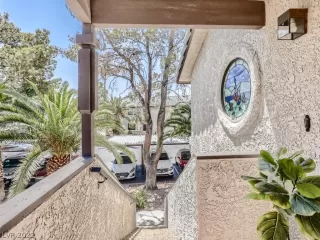 Photo #2: 2407823 Listing