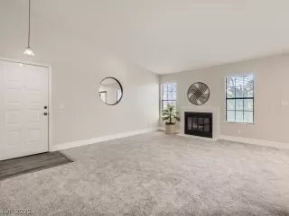 Photo #3: 2407823 Listing