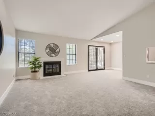 Photo #4: 2407823 Listing