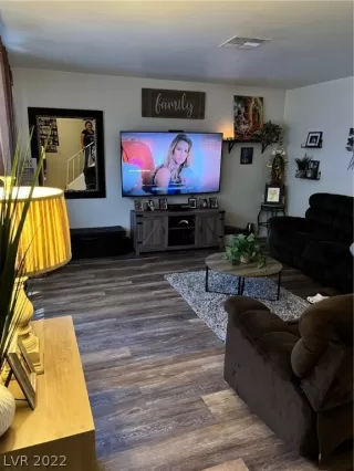 Photo #1: 2407825 Listing