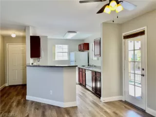 Photo #3: 2407828 Listing