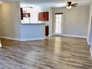 Photo #4: 2407828 Listing