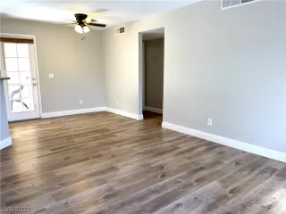 Photo #5: 2407828 Listing