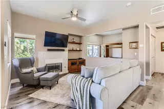 Photo #3: 2407843 Listing