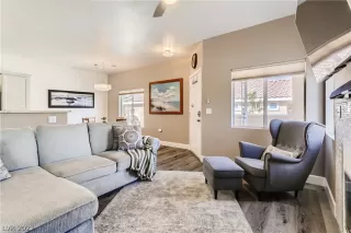 Photo #5: 2407843 Listing