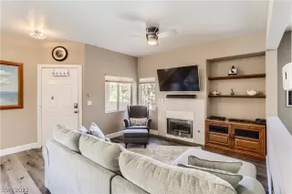 Photo #6: 2407843 Listing