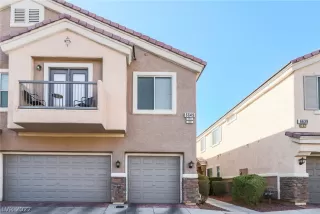 Photo #1: 2407844 Listing