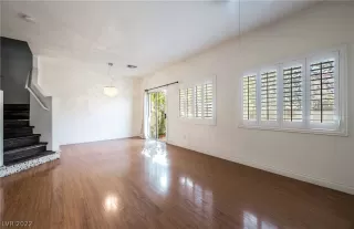 Photo #2: 2407844 Listing